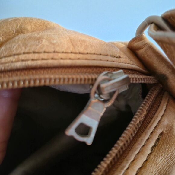 M0851 Leather Crossbody Laptop Bag - Picture 14 of 14